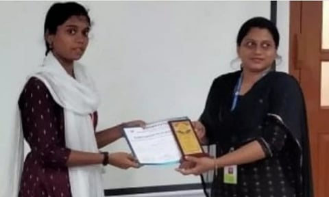 கரூர் அரசு மகளிர் கலை, அறிவியல் கல்லூரி மாணவிகள் சாதனை