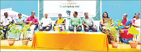 டாக்டர் சிவந்தி ஆதித்தனார் பொறியியல் கல்லூரியில் ‘நான் முதல்வன்’ உயர்வுக்கு படி வழிகாட்டும் கருத்தரங்கம் நடந்தபோது எடுத்த படம்.