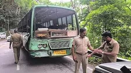 பா்லியாறு அருகே அரசு பஸ்-லாரி நேருக்கு நேர் மோதல்
