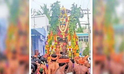 தேரோட்டம் நடந்தபோது எடுத்த படம். 