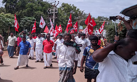 மறியலில் ஈடுபட்ட பொதுமக்கள்.