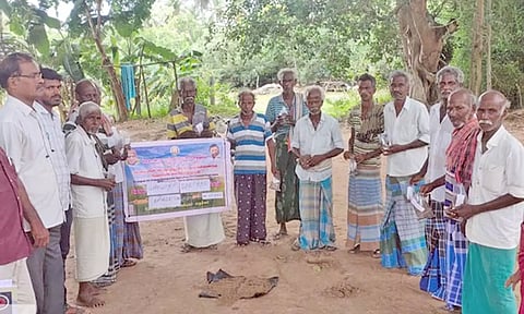 தளிக்கோட்டையில் மண் மாதிரிகளுக்கு குறிப்பு குறியீடு வழங்கும் முகாம் நடைபெற்றது.