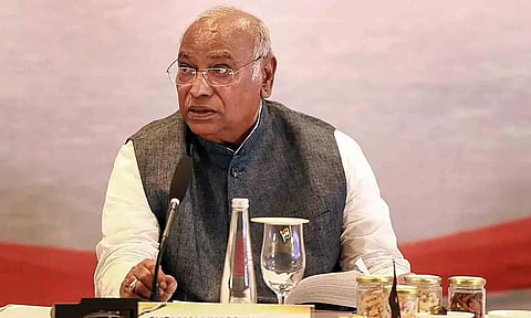 பிரதமர் பதவியில் காங்கிரசுக்கு ஆர்வம் இல்லை.. எதிர்க்கட்சிகளின் 2வது நாள் கூட்டத்தில் கார்கே பேச்சு
