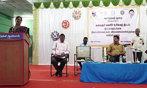 ரேசன் கடை ஊழியர்களுக்கு பயிற்சி வகுப்பு நடைபெற்ற போது எடுத்த படம்.