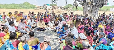 தலைவநாயக்கன்பட்டியில் மகளிர் உரிமை தொகை குறித்த சிறப்பு கிராம சபை கூட்டம் நடைபெற்றது.