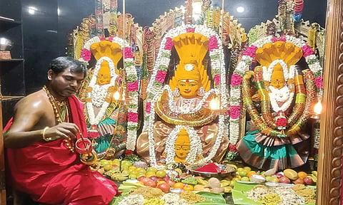 புளியங்குடி பவானி அம்மன் ஆலயத்தில் ஆடிப்பூர வளைகாப்பு