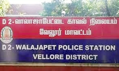 போலீஸ் நிலையத்தில் எஸ்.பி. திடீர் ஆய்வு