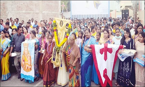 கொடி பவனி நடந்த போது எடுத்த படம்.