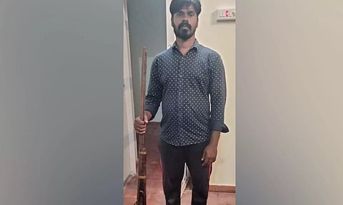ஏற்காட்டில் நாட்டு துப்பாக்கி, வெடி மருந்து வைத்திருந்த விவசாயி கைது