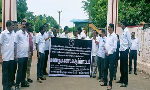 சங்கராபுரத்தில் வக்கீல்கள் சங்கம் சார்பில் கண்டன ஆர்ப்பாட்டம் நடைபெற்றது.