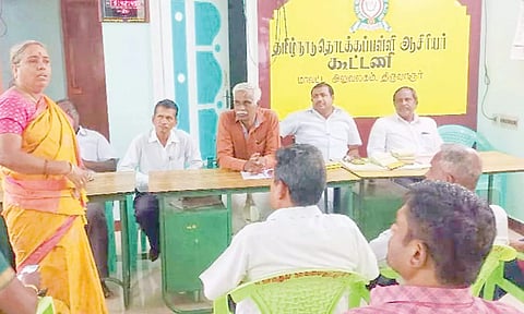 திருவாரூரில் ஆசிரியர் கூட்டணியினர் கூட்டம் நடந்தது.
