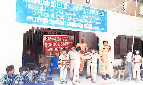 பள்ளி மாணவர்களுக்கு பேரிடர் மேலாண்மை விழிப்புணர்வு