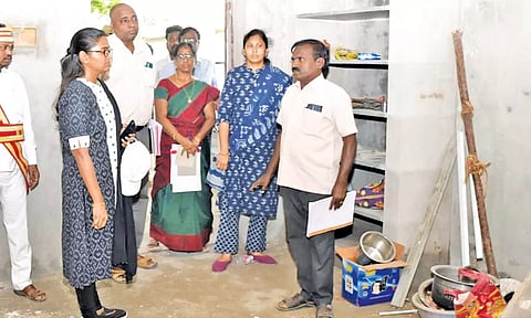 திருவாரூர் ஒன்றியத்தில் வளர்ச்சி திட்ட பணிகளை கலெக்டர் சாருஸ்ரீ ஆய்வு செய்தார்.