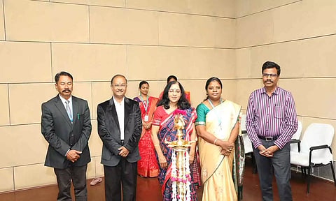 மணக்குளவிநாயகர் கலை அறிவியல் கல்லூரியில் நடைபெற்ற முதலாமாண்டு வகுப்பு தொடக்க விழா நடைபெற்ற காட்சி.