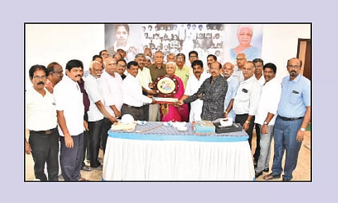 பழைய மாணவர்கள் சந்திப்பு நிகழ்ச்சி