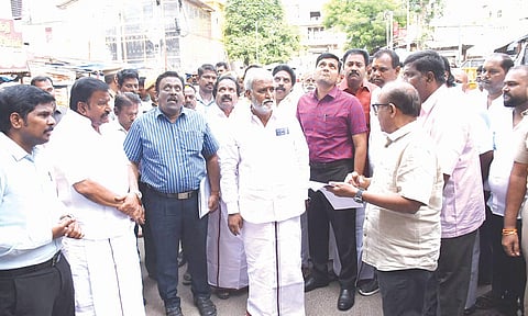 அமைச்சர்கள் ஆய்வு செய்த போது எடுத்தப்படம்.