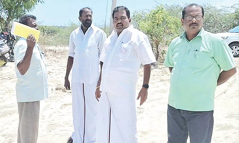 சாமிதோப்பு உப்பளத்தில் இருளில் மூழ்கி கிடந்த கோவிலுக்கு மின் இணைப்பு வசதி