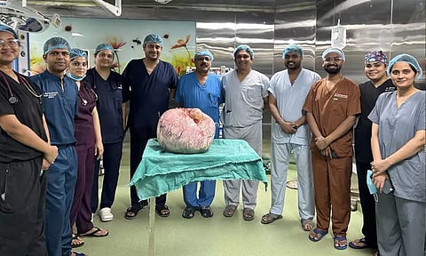 வயிற்று வலியால் துடித்த பெண்- கருப்பையில் இருந்த 15 கிலோ கட்டியை அகற்றி மருத்துவர்கள் சாதனை