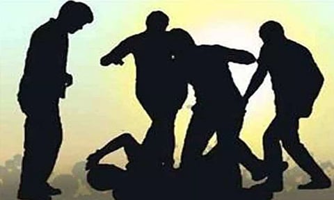 காதல் தகராறில் காட்பாடி கல்லூரி மாணவர்கள் மோதல்