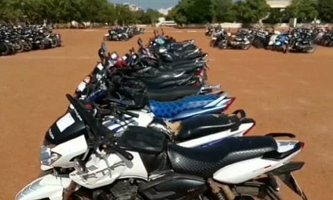 மது குடித்து விட்டு வாகனங்கள் ஓட்டியதாக 70 மோட்டார் சைக்கிள் பறிமுதல்