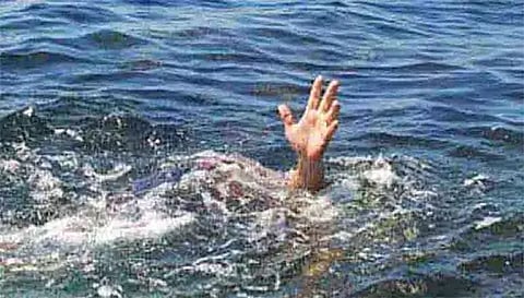 கொல்லிமலையில் ஆற்றில் குளிக்க சென்ற தொழிலாளி நீரில் மூழ்கி பலி