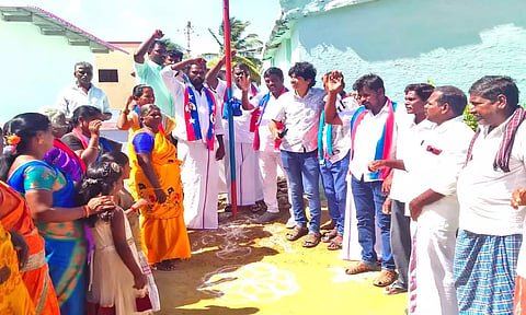 கொடியேற்று விழா கலந்து கொண்டவர்களின் காட்சி. 