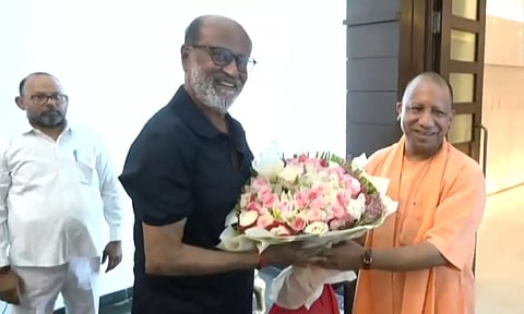 உ.பி. முதல்வருடன் சந்திப்பு - பார்த்ததும் காலில் விழுந்து வணங்கிய ரஜினி