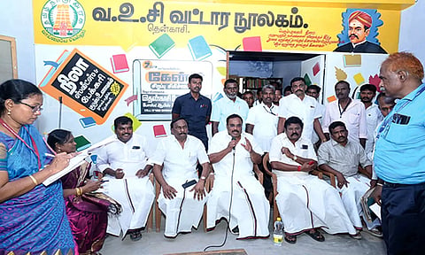 நூலகக் குழு ஆய்வு கூட்டம் நடைபெற்ற போது எடுத்தபடம்.