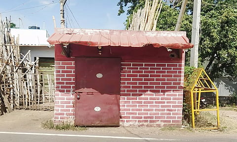 பூட்டியே கிடக்கும் போலீஸ் உதவி மையம்.