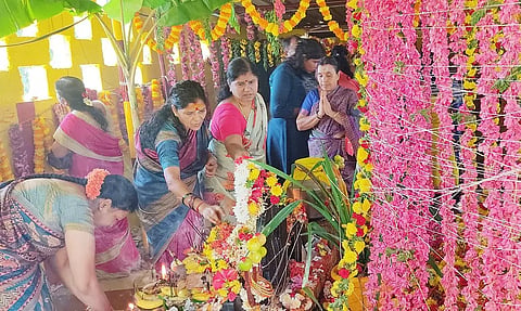 ஓசூர் நாகாத்தம்மன் கோவிலில் பக்தர்கள் வழிபாடு