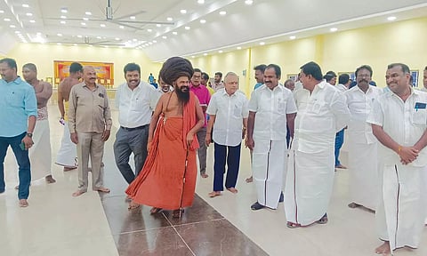 தருமபுரம் ஆதீன கலைக்கல்லூரியில் நிகழ்ச்சிக்கான முன்னேற்பாடுகள் குறித்து அமைச்சர் மெய்யநாதன் ஆய்வு செய்தார்.