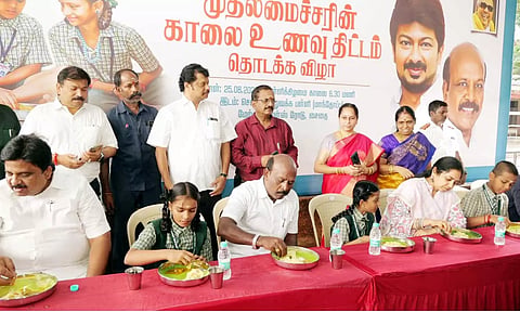 திட்டமிடாமல் வந்தது அம்மா உணவகம்: திட்டமிட்டு வந்தது காலை உணவு திட்டம்- அமைச்சர் விளக்கம்
