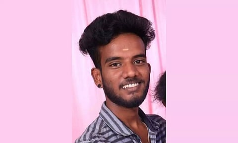 கோவில் திருவிழாவில் அரசு ஆஸ்பத்திரி ஊழியர் குத்திக் கொலை- அண்ணன், தம்பி கைது