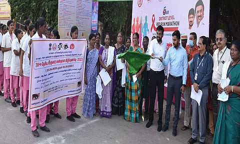 விழிப்புணர்வு பேரணியை மாவட்ட கலெக்டர் அருண்தம்புராஜ் கொடியசைத்து ெதாடங்கி வைத்தார். அருகில் கூடுதல் கலெக்டர் (வளர்ச்சி) மற்றும் திட்ட இயக்குனர் மதுபாலன் மற்றும் பலர் உள்ளனர்.