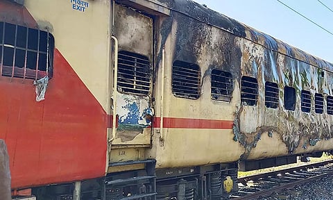 மதுரை ரெயில் பெட்டி தீ விபத்து- 5 பேர் கைது