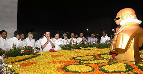 திமுக தலைவராக பொறுப்பேற்று 5 ஆண்டுகள் நிறைவு: அண்ணா- கருணாநிதி நினைவிடத்தில் முதலமைச்சர் மு.க.ஸ்டாலின் மரியாதை