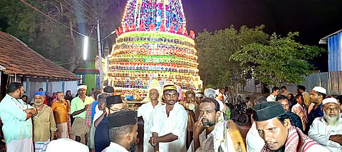 அவுலியா தர்கா சந்தனக்கூடு ஊர்வலம் நடந்தது.