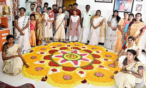 ஈரோட்டில் களைகட்டிய ஓணம் திருவிழா