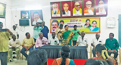 கூட்டத்தில் அமைச்சர் கீதாஜீவன் பேசிய போது எடுத்த படம்.