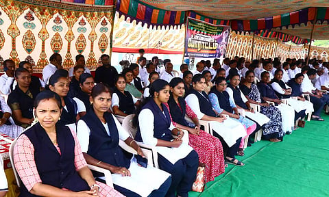 இந்திய தண்டனை சட்டத்தின் பெயர்களை இந்தி மொழியில் மாற்ற எதிர்ப்பு தெரிவித்து வக்கீல்கள் உண்ணாவிரதம்