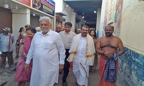 கடலில் மீன்பிடிப்பதற்காக மீனவர்கள் மாநிலம் விட்டு மாநிலம் செல்ல தேசிய அடையாள அட்டை