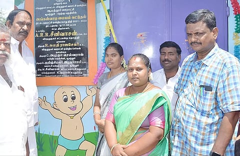சமுதாயக்கூடம்- அங்கன்வாடி மையங்கள் திறப்பு