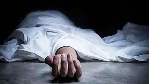 மழைக்கு ஒதுங்கிய போது குடிசை சரிந்து பெண் பலி