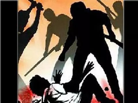 வாலிபரை கத்தியால் குத்தி கொலைமிரட்டல் விடுத்த கும்பல்