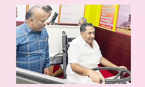 திறன் மேம்பாட்டு சாதனைத்தை தளபதி எம்.எல்.ஏ. திறந்து வைத்து இயக்கிய காட்சி.