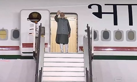 ஏசியன் மாநாட்டில் கலந்து கொள்ள இந்தோனேசியா புறப்பட்டார் பிரதமர் மோடி