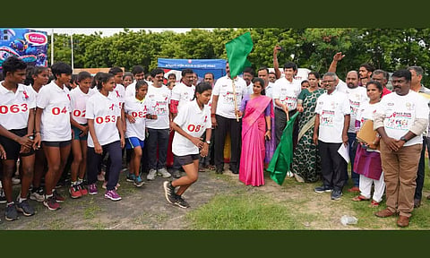 எய்ட்ஸ் குறித்த விழிப்புணர்வு மாரத்தான் ஓட்டம்- மேயர் பிரியா தொடங்கி வைத்தார்