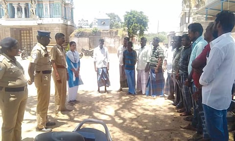 கோடியக்கரையில் கடலோர காவல்குழுமம் மீனவர் கலந்துரையினால் கூட்டம் நடந்தது.
