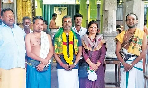 சந்திராயன்-3 திட்ட இயக்குனர் வீரமுத்துவேலுடன் கோயில் சாமி தரிசனம் செய்தார்.