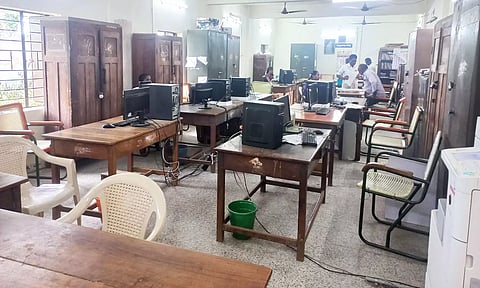ஊரக வளர்ச்சி துறை ஊழியர் சங்கத்தினர் வேலை நிறுத்த போராட்டம்